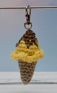 handmade__keychain_ice_cream_vanilla_chocolate
