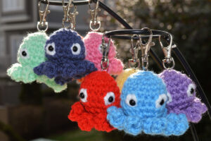 handmade_crochet_keychain_mini_octopus
