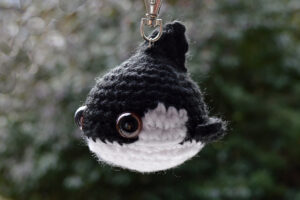 handmade_crochet_keychain_orca_whale